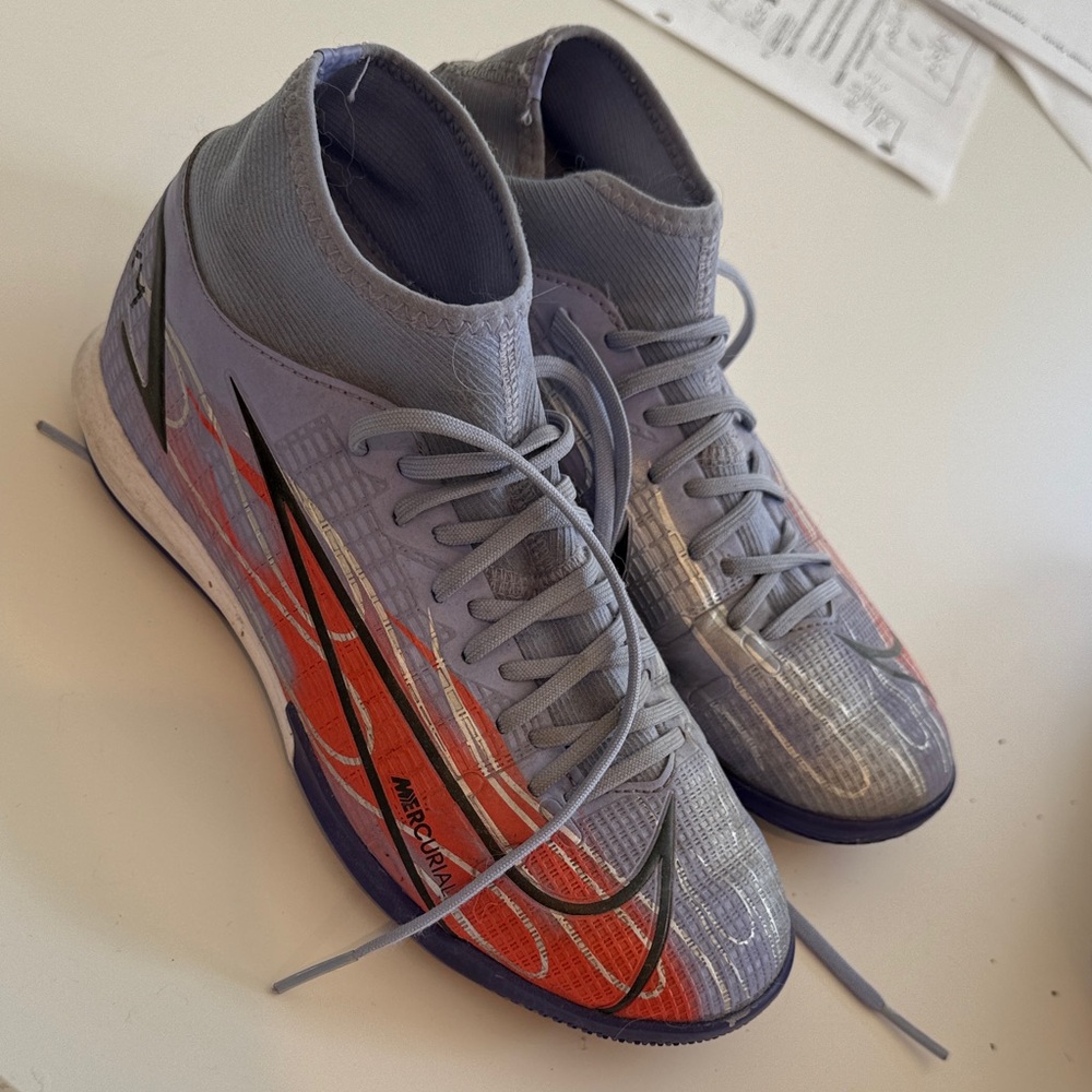 NIKE MERCURIAL SUPERFLY 8 ACADEMY KM PURPLE IC- 5.5 men's/ women's size 7